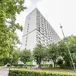 Chlodna Innovative Apartment